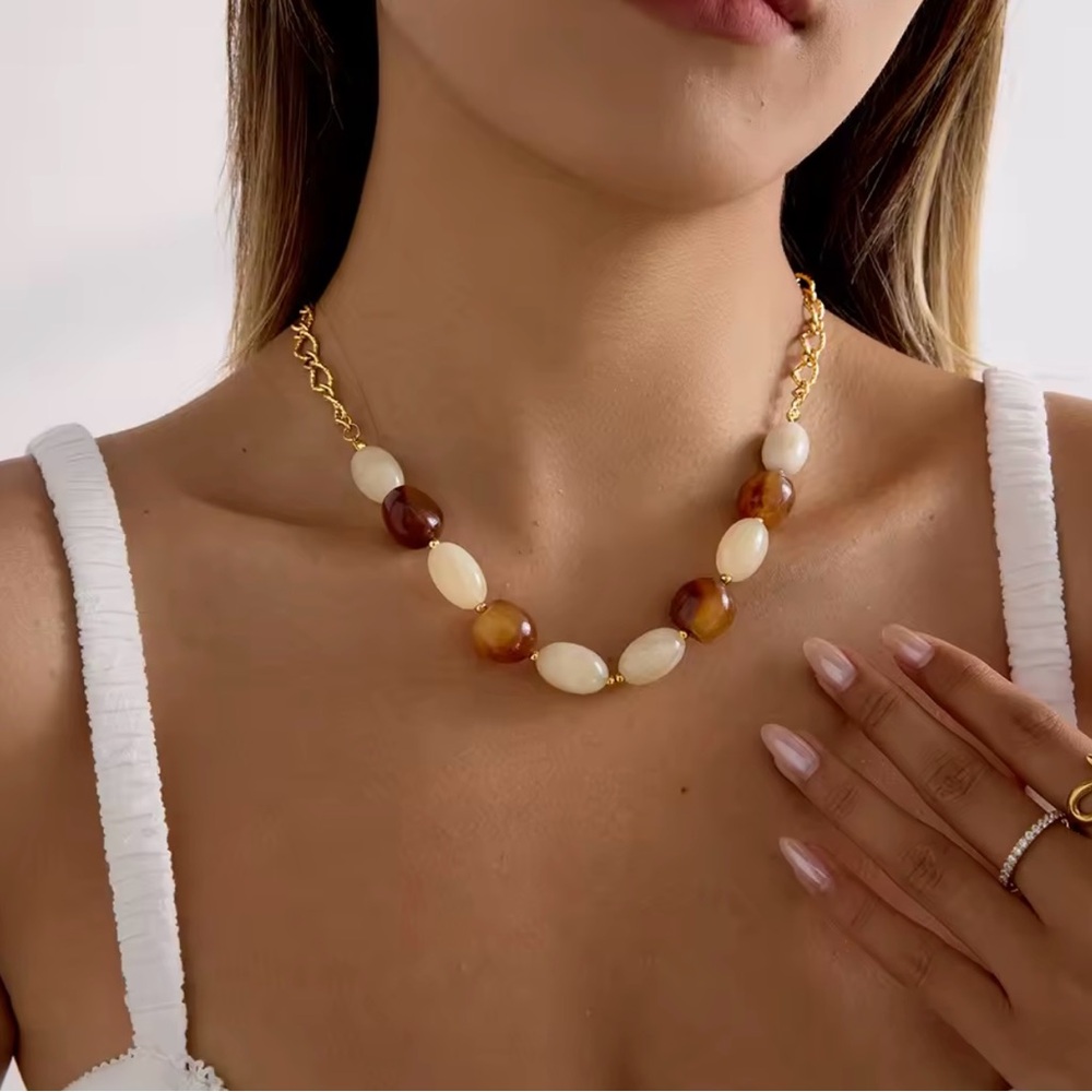 Stunning Amber-white Stained Resin Beaded Necklace